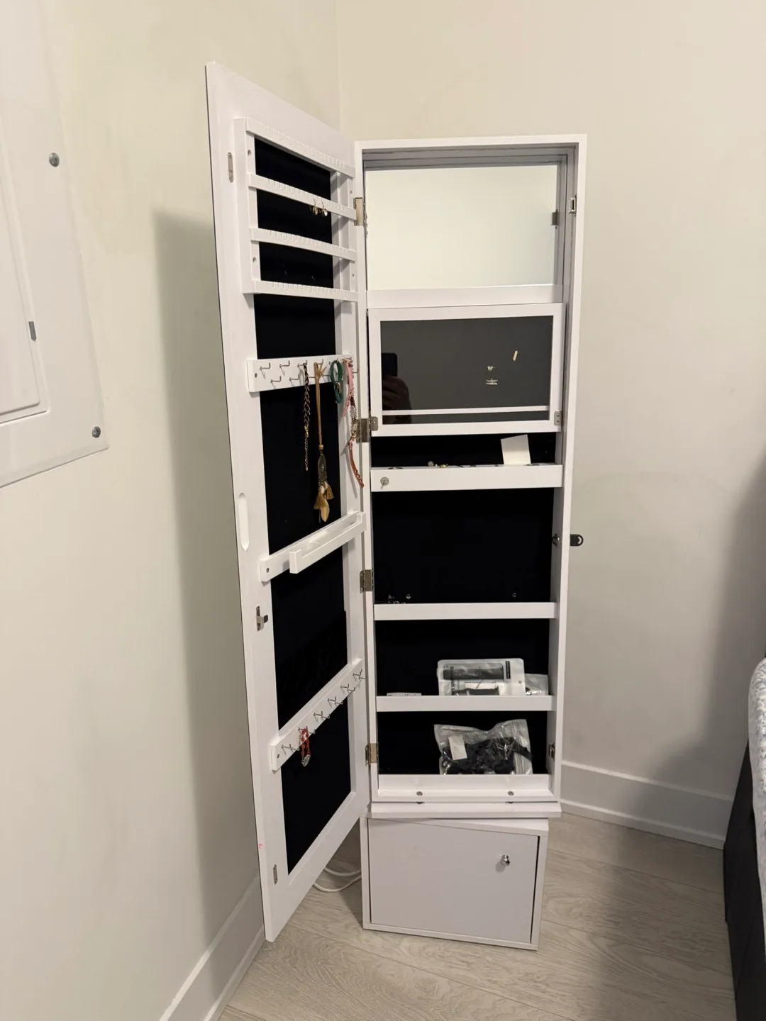 White Armoire-Style Jewellery Cabinet with Mirror image indicator(4)