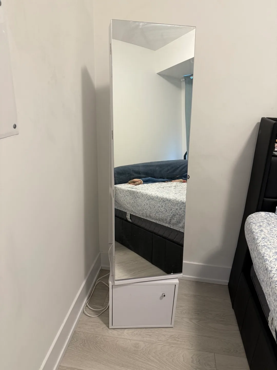 White Armoire-Style Jewellery Cabinet with Mirror image indicator(3)