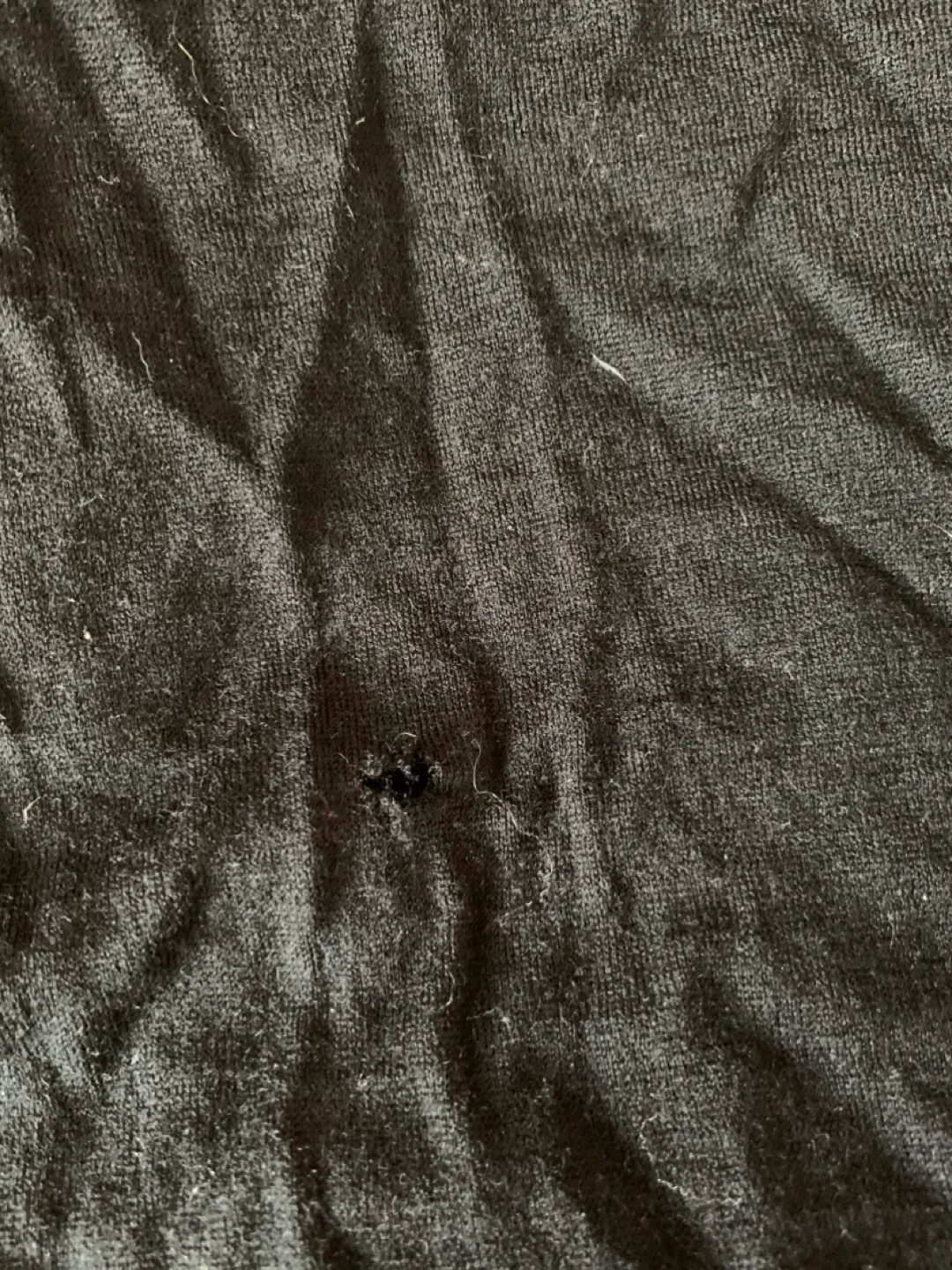 100% merino wool base layer, has small hole image indicator(2)
