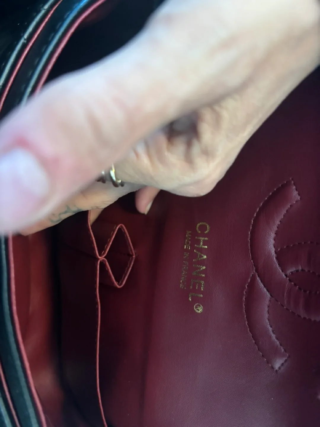 Chanel Classic Flap Bag image indicator(5)