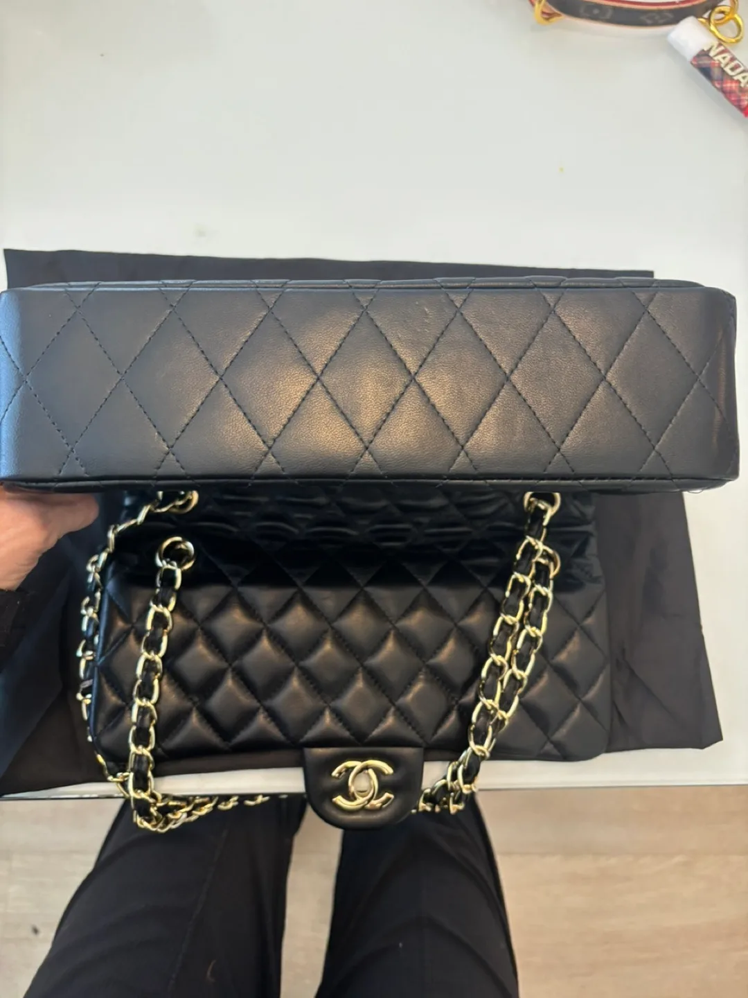 Chanel Classic Flap Bag image indicator(7)