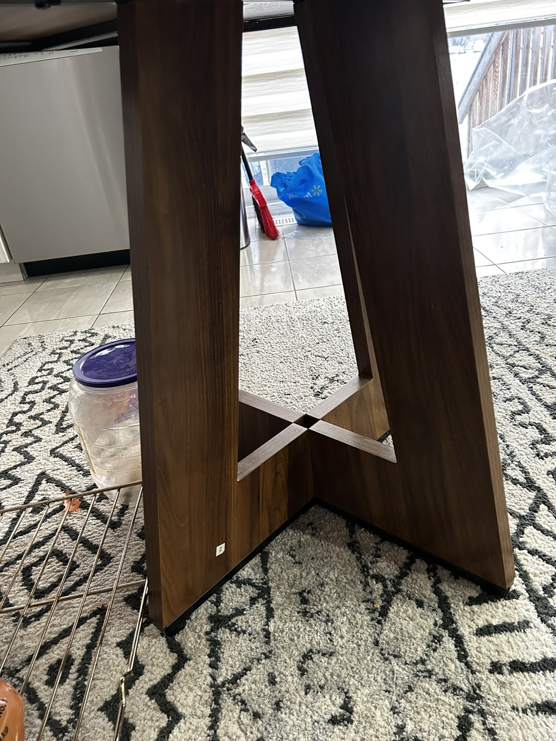 Round Extendable Dining Table - photo 3
