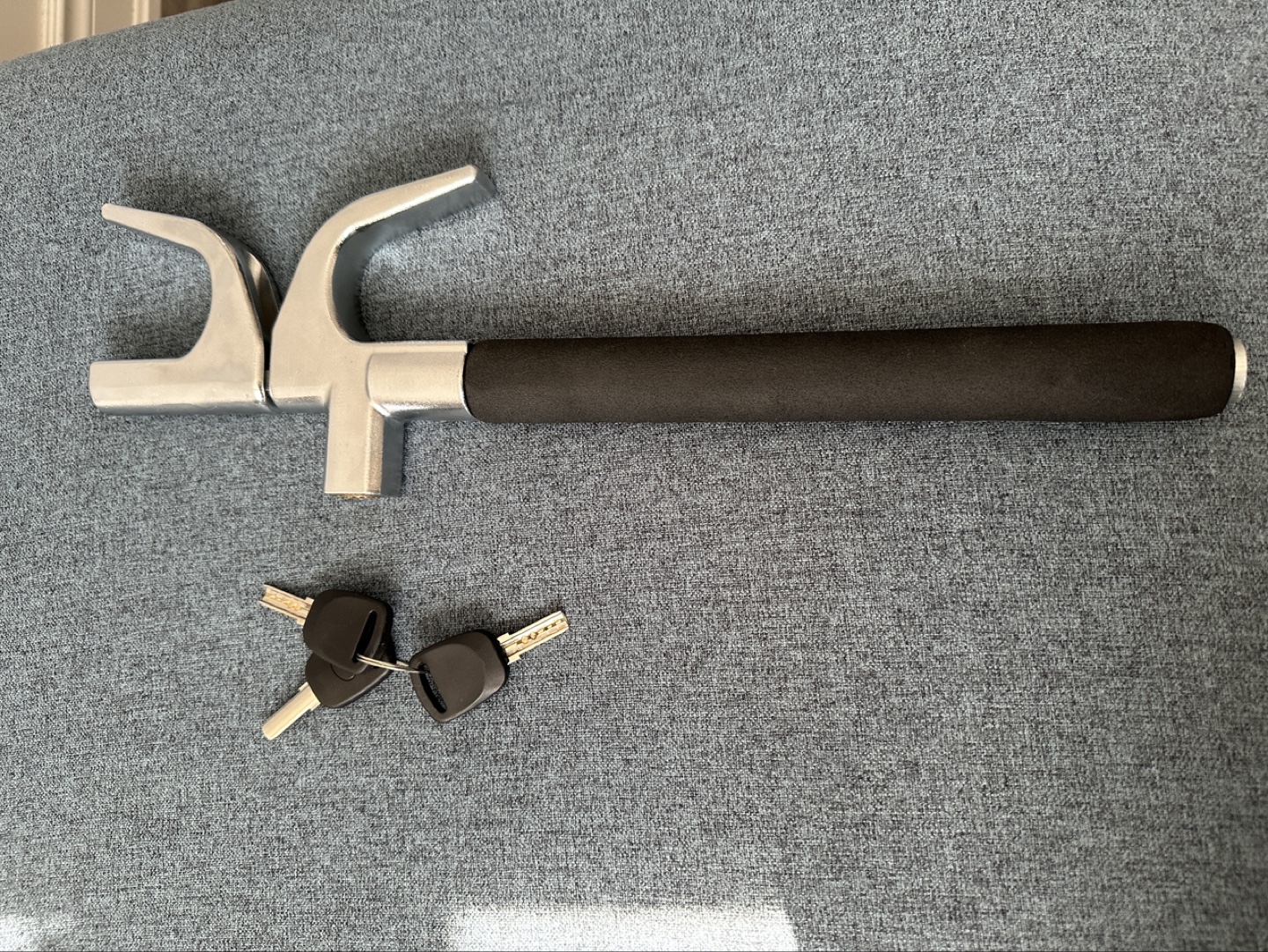 Steering Wheel Lock with Keys - photo 2
