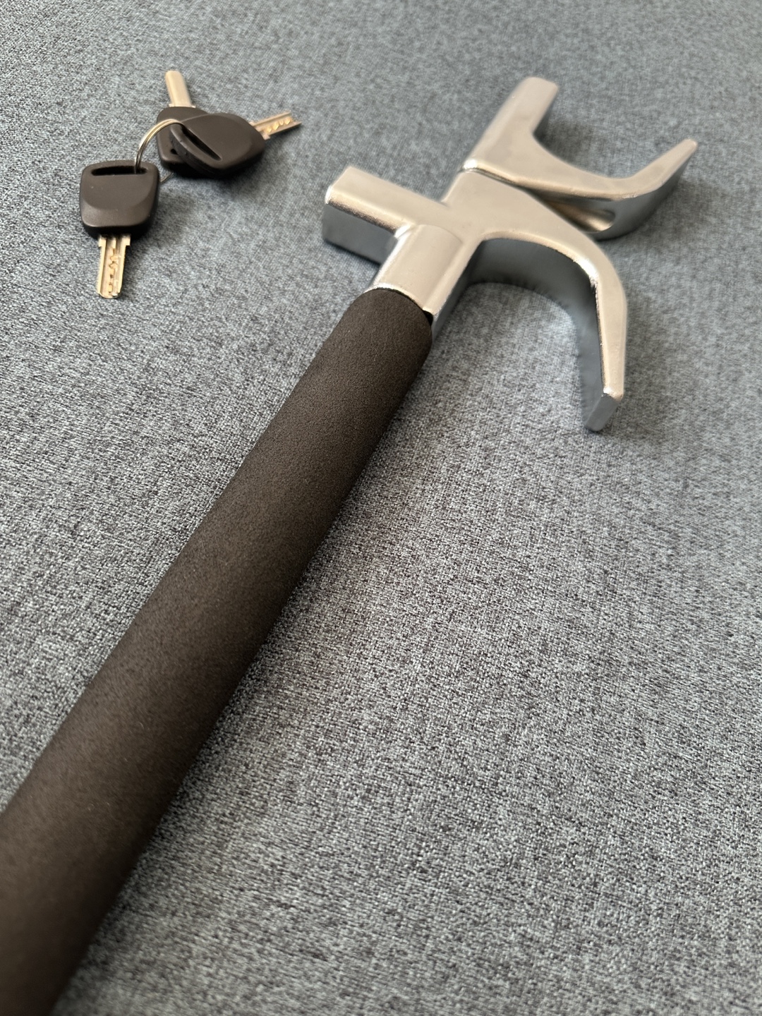 Steering Wheel Lock with Keys - photo 3