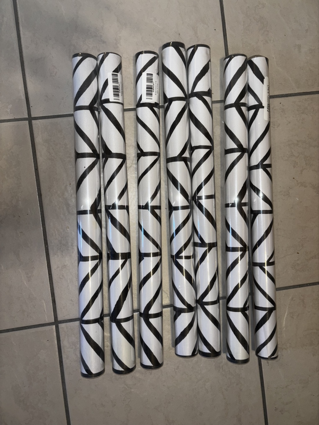 Peel and Stick Wallpaper - Black and White Herringbone - photo 3