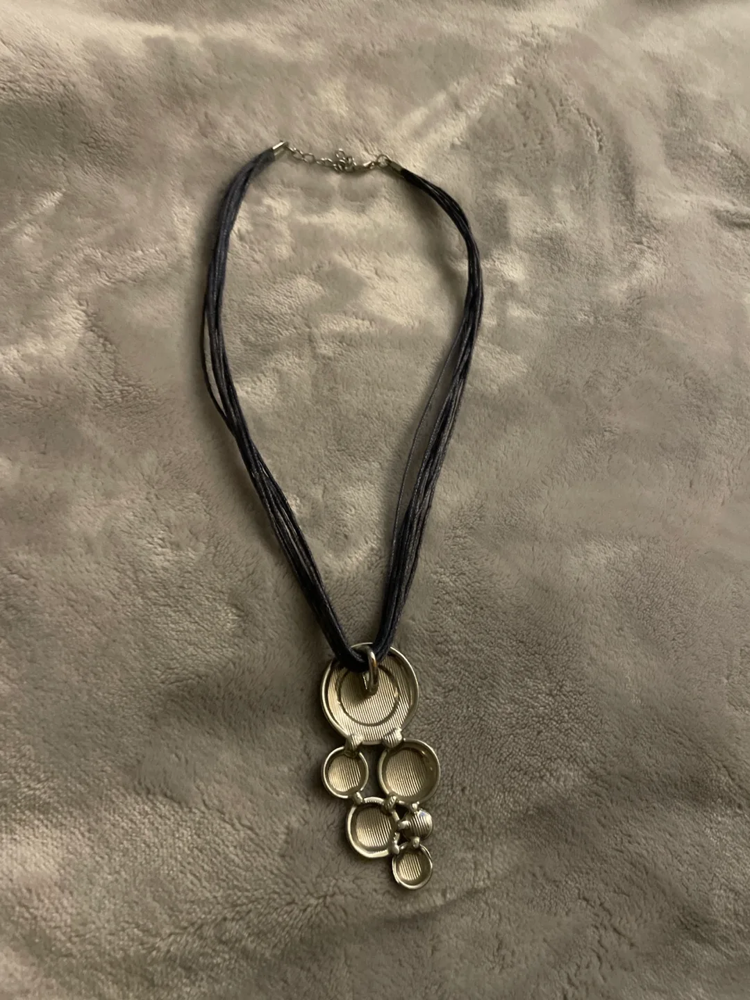 Necklace with pendant image indicator(2)