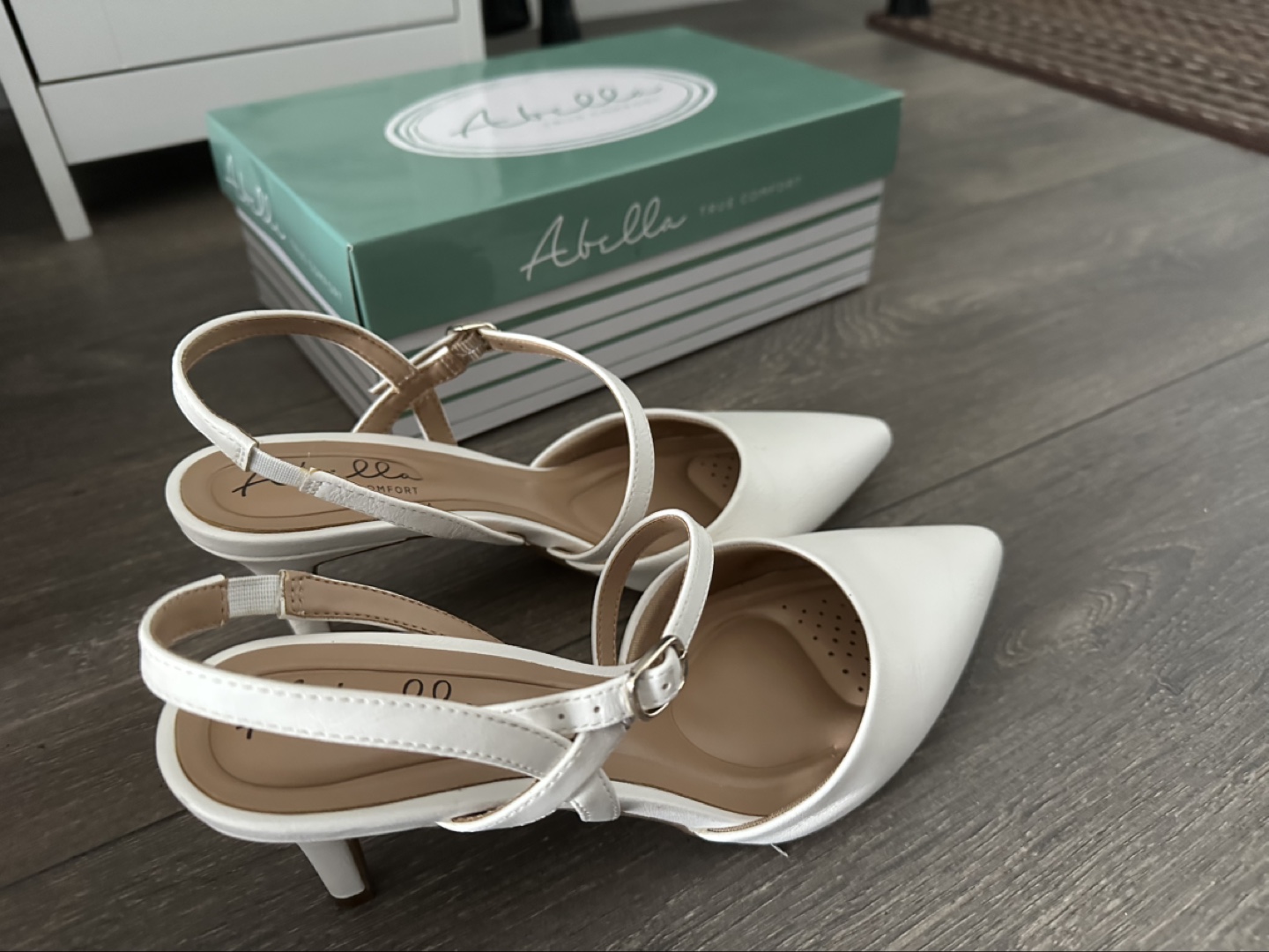 Abella True Comfort White Heels