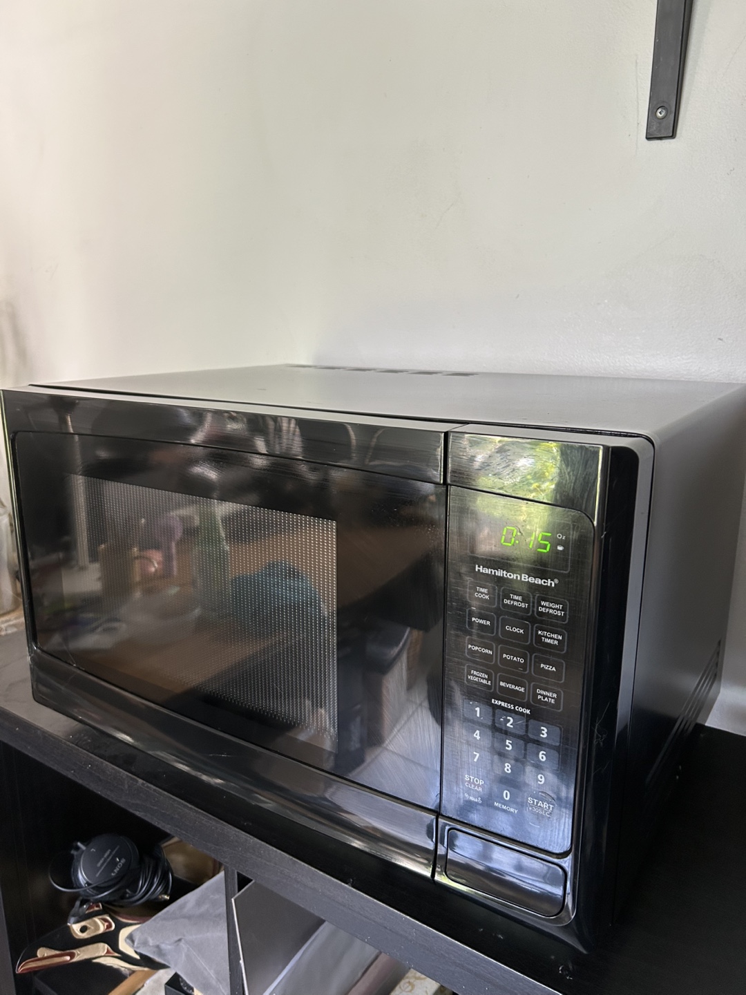 Hamilton Beach Black 1000W Microwave - photo 2