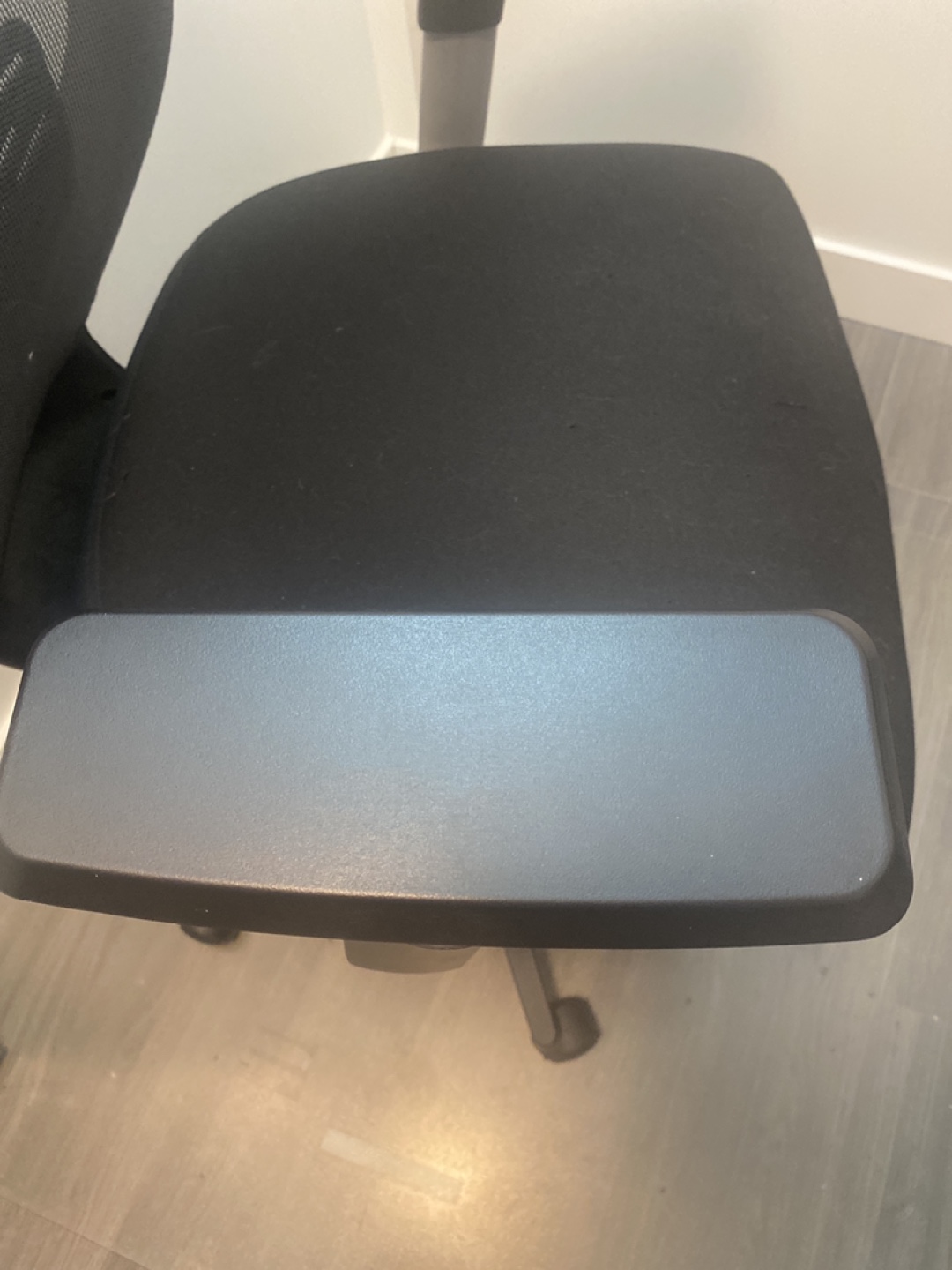Black Mesh Office Chair with Adjustable Arms - photo 3