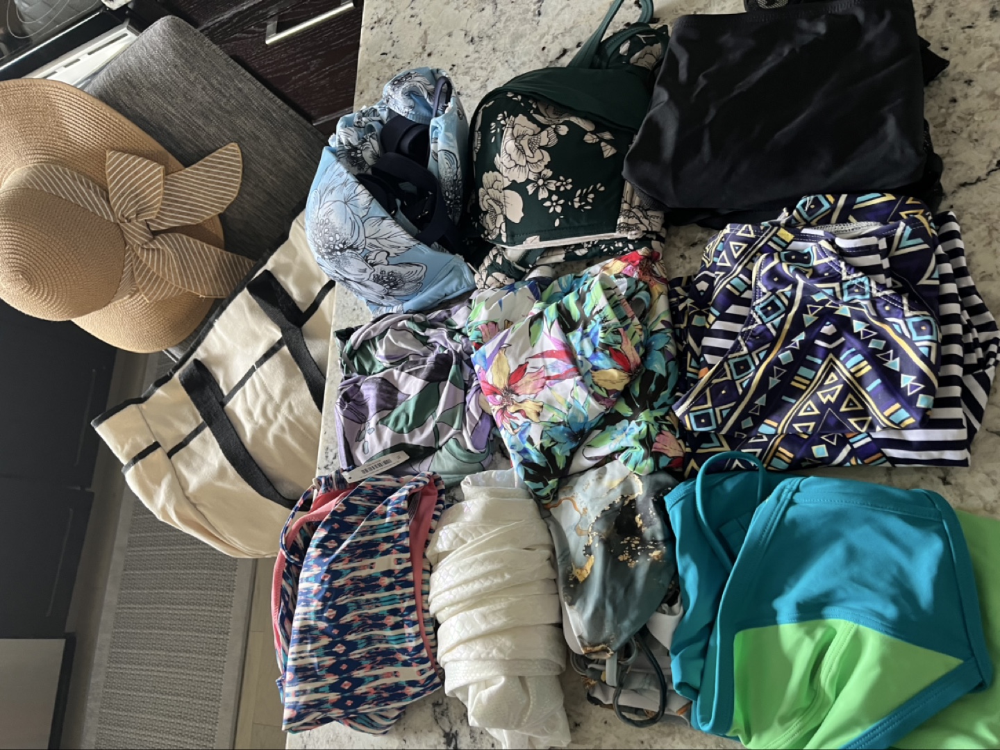 Beach Bundle: 10 Swimsuits, Sun Hat & Tote Bag - photo 3
