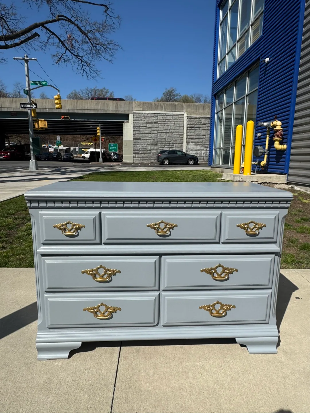 Free delivery dresser thumbnail