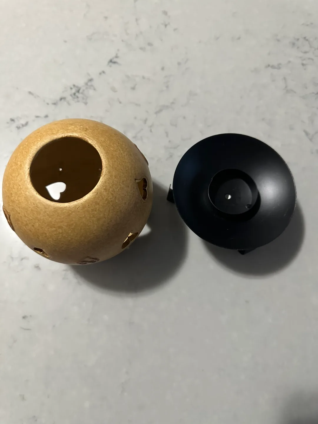 Adorable Heart-Shaped Candle Holder image indicator(2)