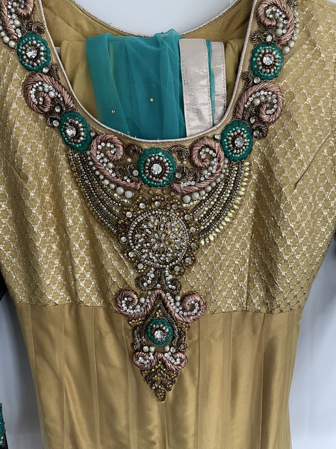 Gorgeous Gold Embroidered Shalwar Kameez - photo 5