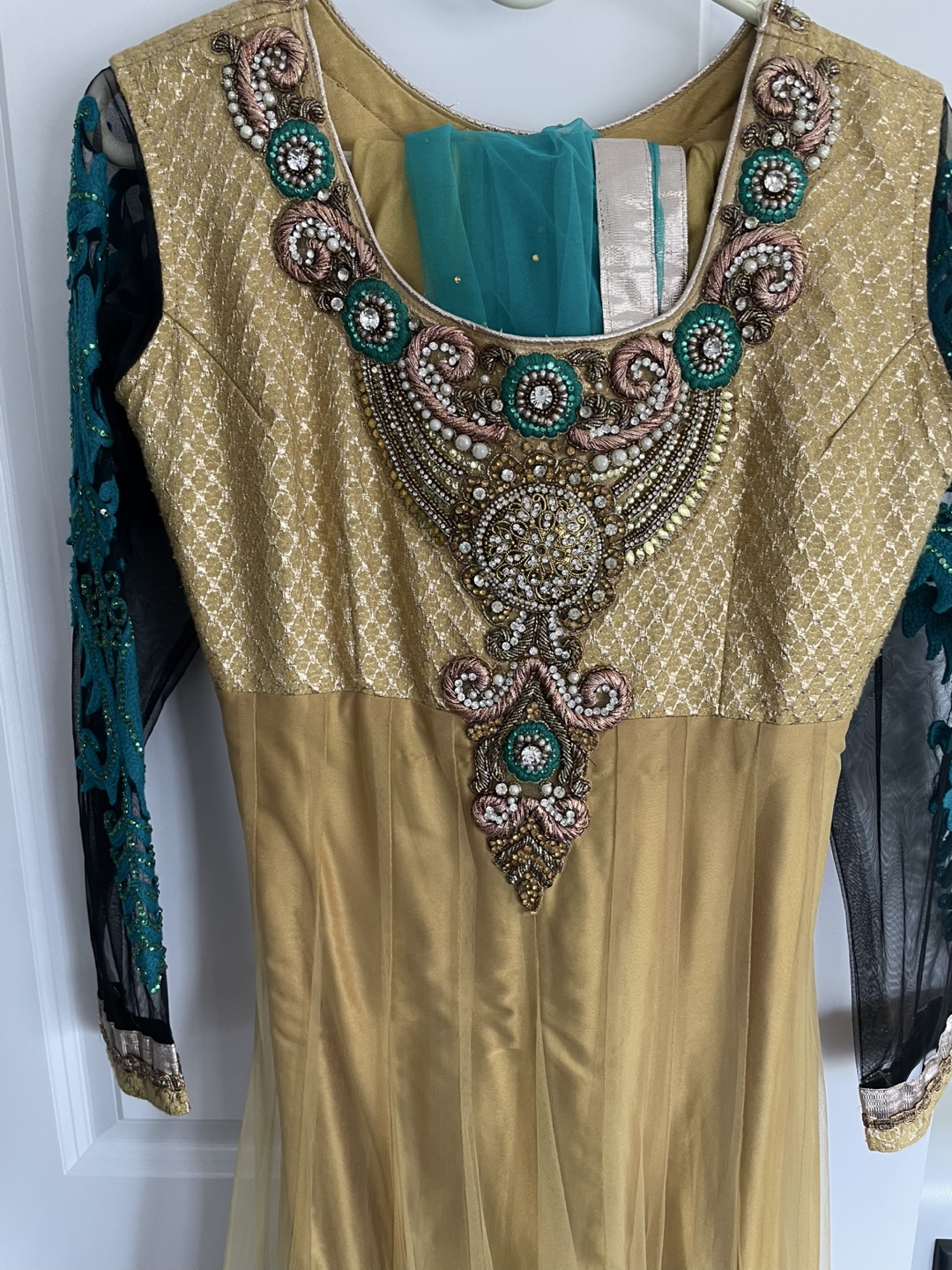 Gorgeous Gold Embroidered Shalwar Kameez - photo 2