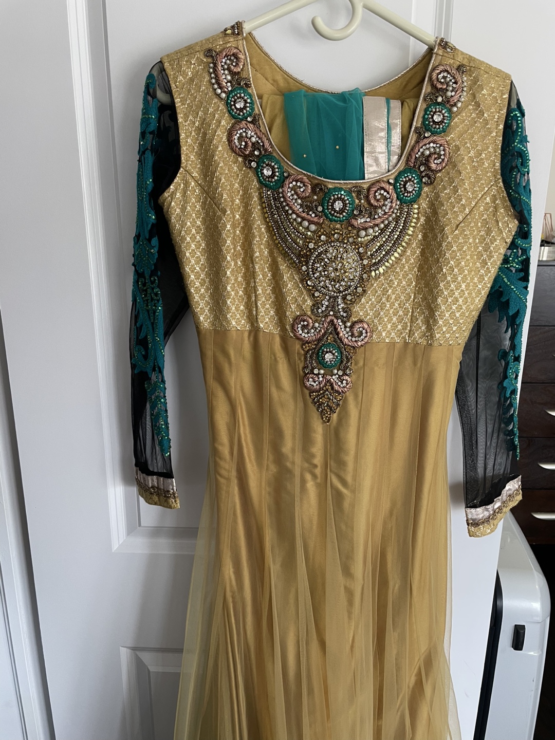 Gorgeous Gold Embroidered Shalwar Kameez - photo 3