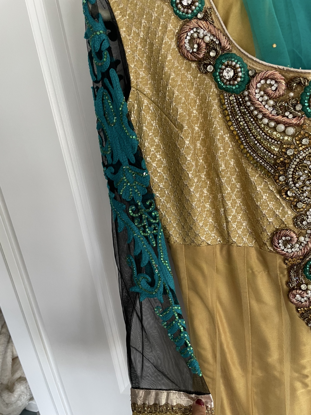 Gorgeous Gold Embroidered Shalwar Kameez - photo 4