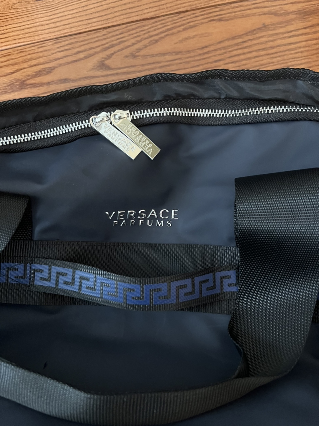 Versace Parfums Travel Bag - photo 4