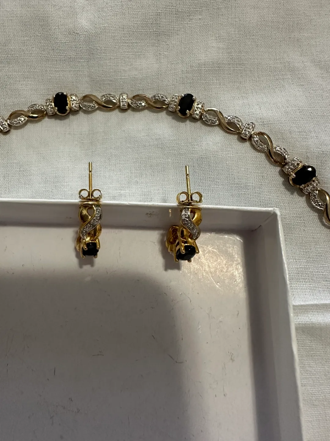 Black Sapphire and Diamond Bracelet and Earrings Set image indicator(2)