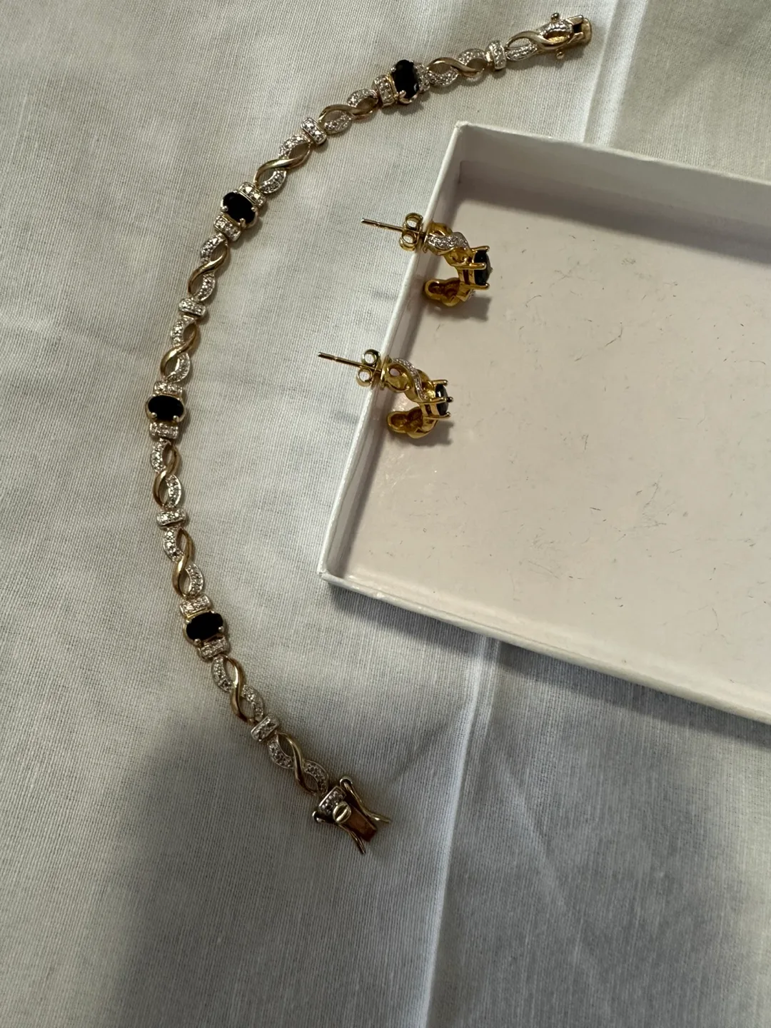 Black Sapphire and Diamond Bracelet and Earrings Set image indicator(3)