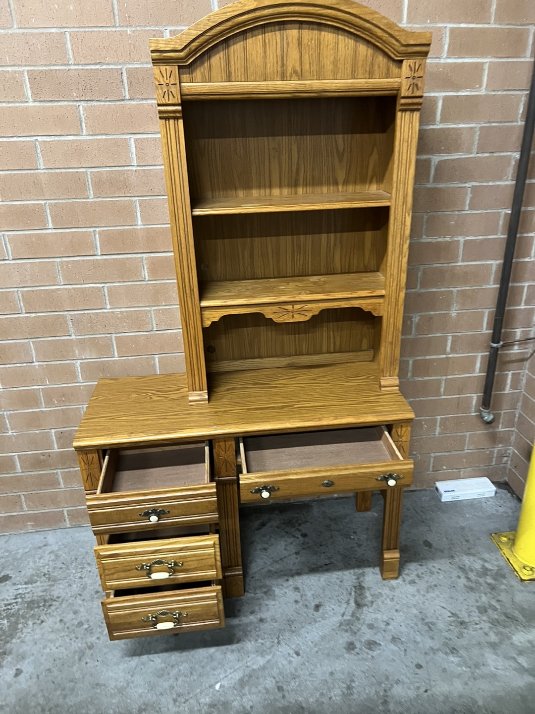 Stanley Desk with Hutch - photo 2
