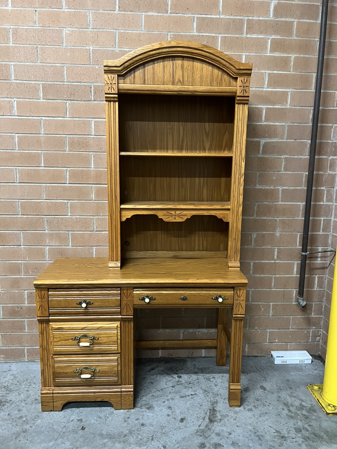 Stanley Desk with Hutch