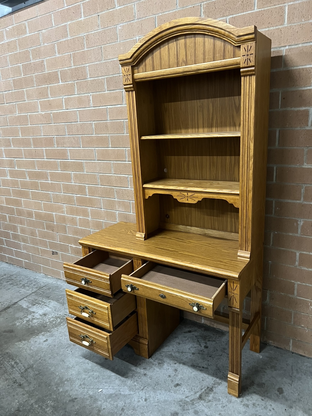 Stanley Desk with Hutch - photo 4