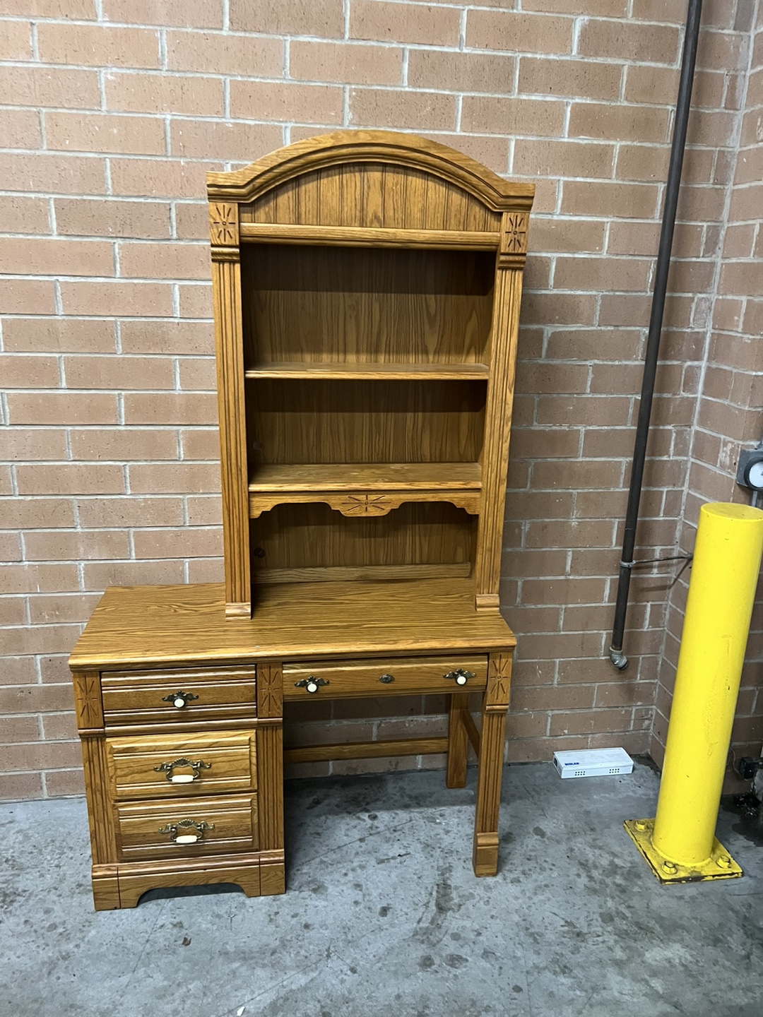 Stanley Desk with Hutch - photo 3