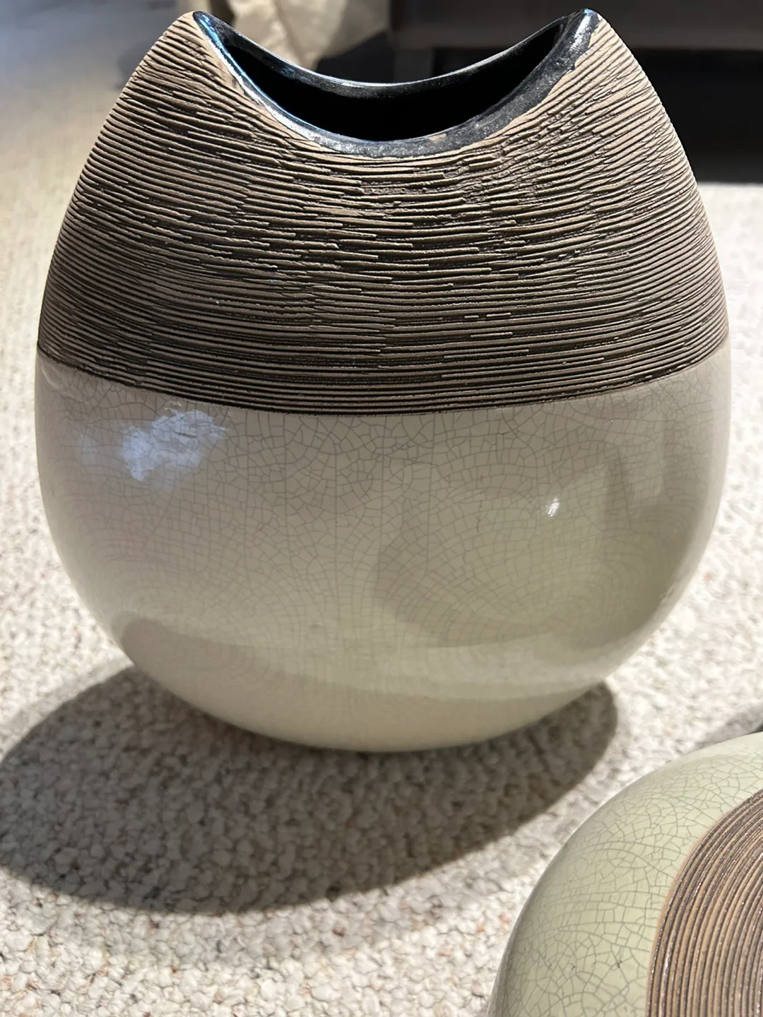 Set of Three Decorative Vases image indicator(2)