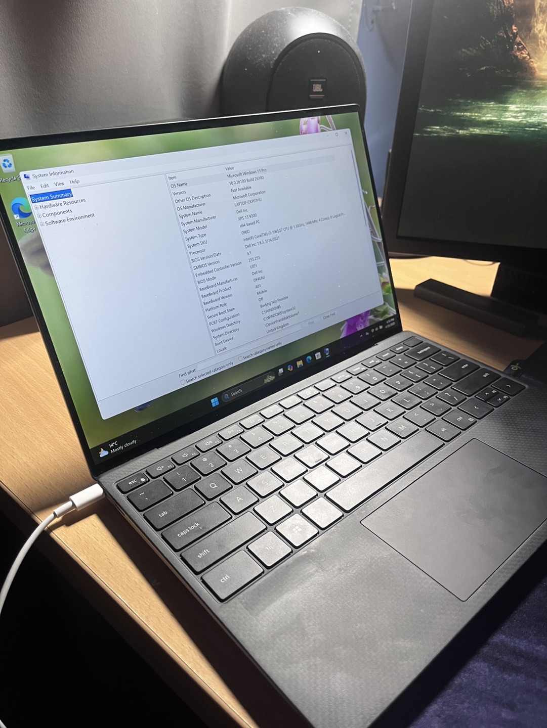 XPS 13 9300 i7 16GB RAM- Excellent Condition - photo 3
