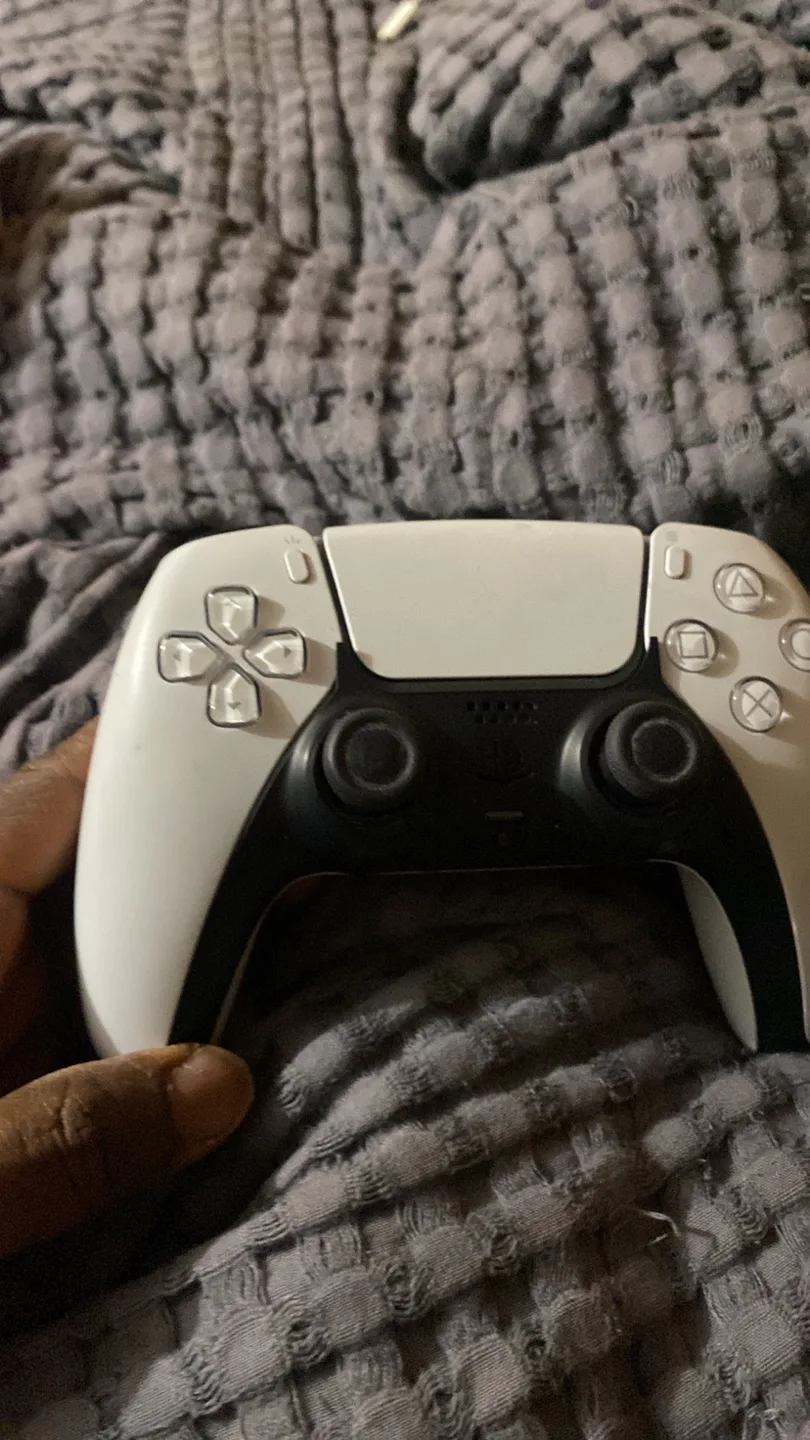 PS5 DualSense Wireless Controller - White thumbnail