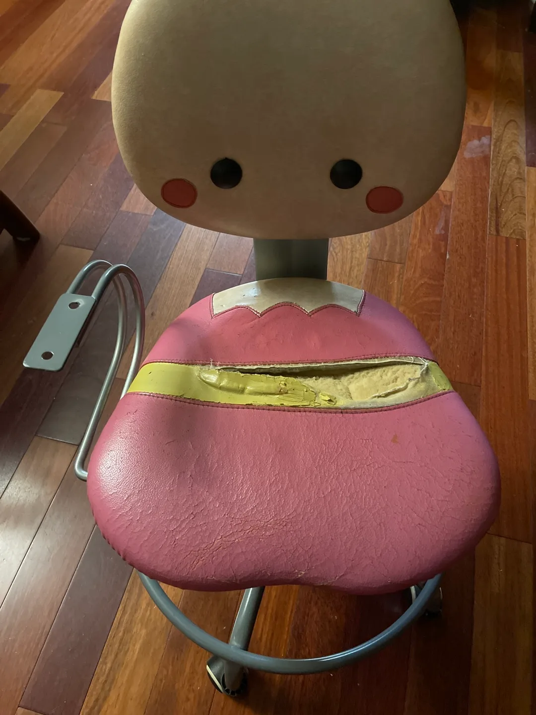 Free Rolling Chair - good for parts image indicator(5)