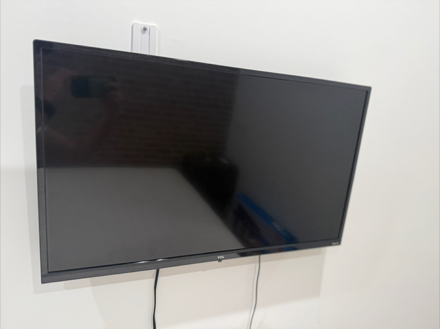 TCL 32 inch Smart TV Wall Mounted