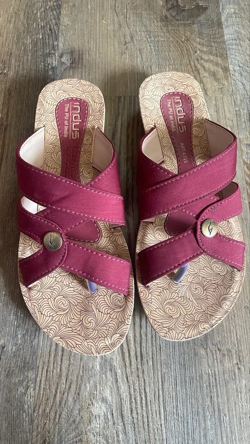 Women’s Burgundy Wedge Sandals (Please read description) image indicator(2)
