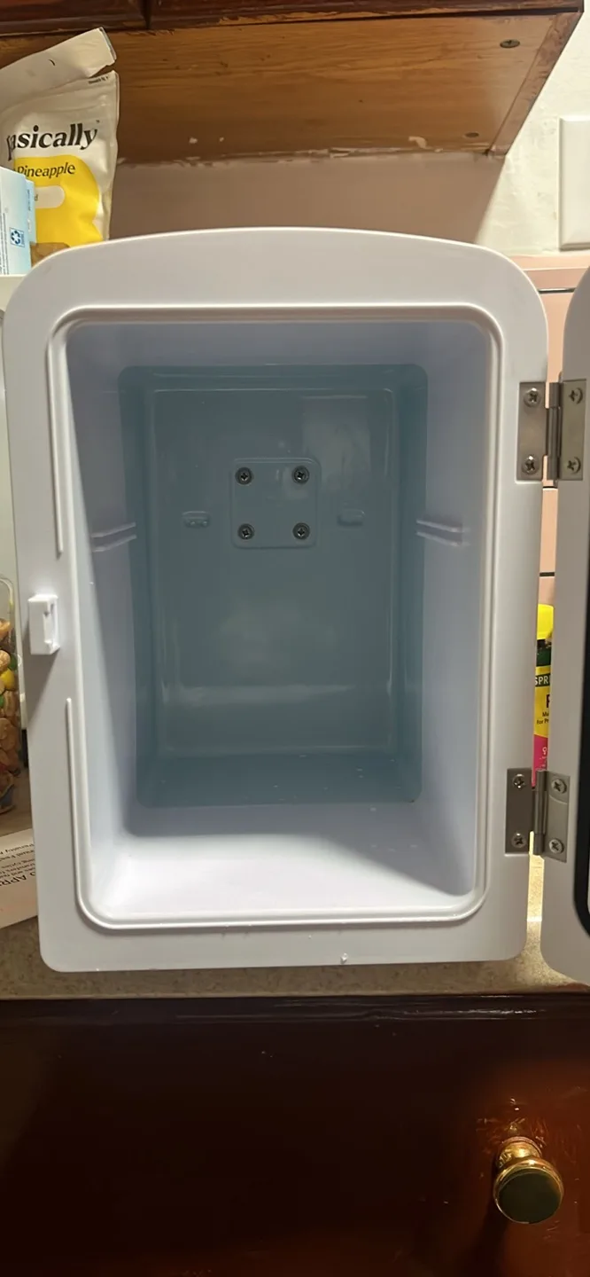 Frigidaire Retro Mini Fridge - Pink image indicator(4)