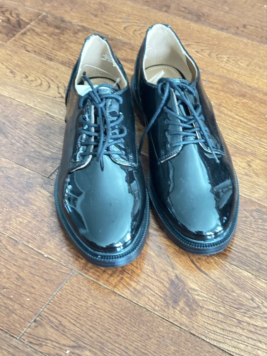 Men’s black shoes image indicator(3)