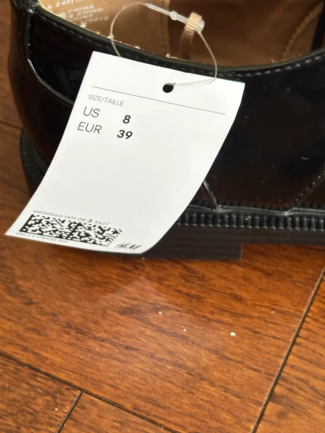 Men’s black shoes image indicator(6)