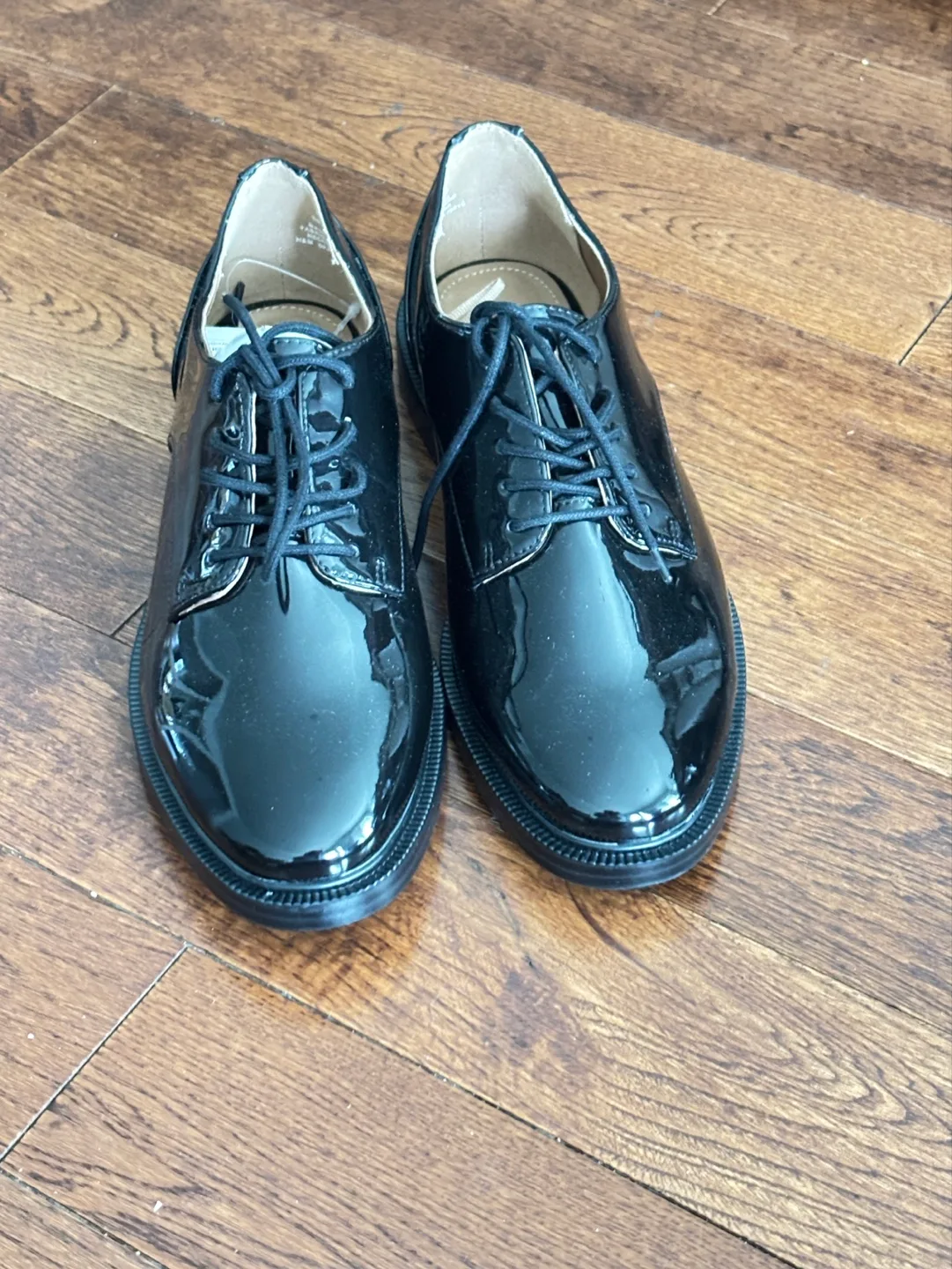 Men’s black shoes image indicator(4)