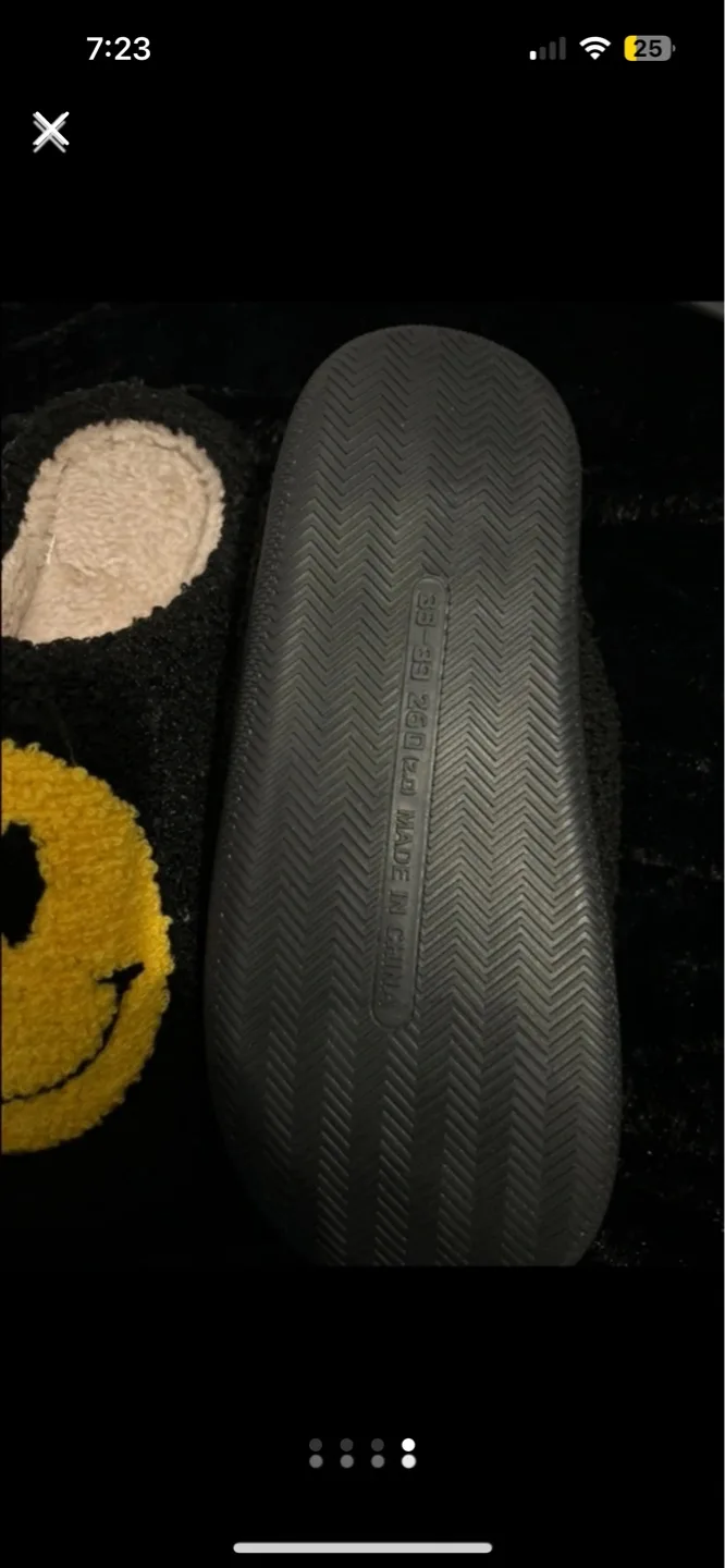 Fuzzy Smiley Face Slippers image indicator(4)