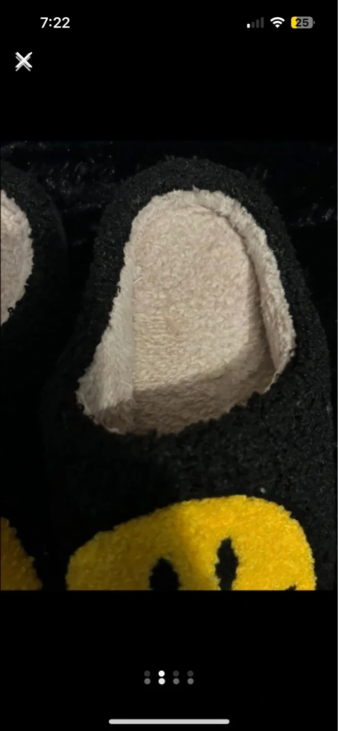 Fuzzy Smiley Face Slippers image indicator(2)