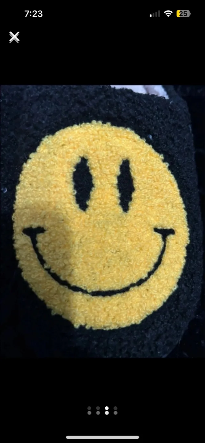Fuzzy Smiley Face Slippers image indicator(3)