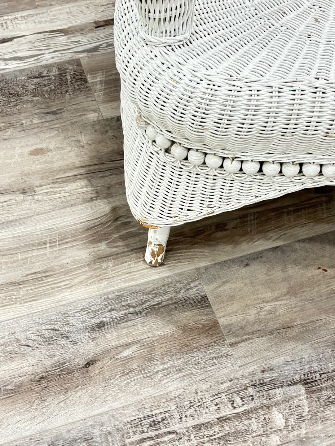 White Wicker Chair image indicator(5)