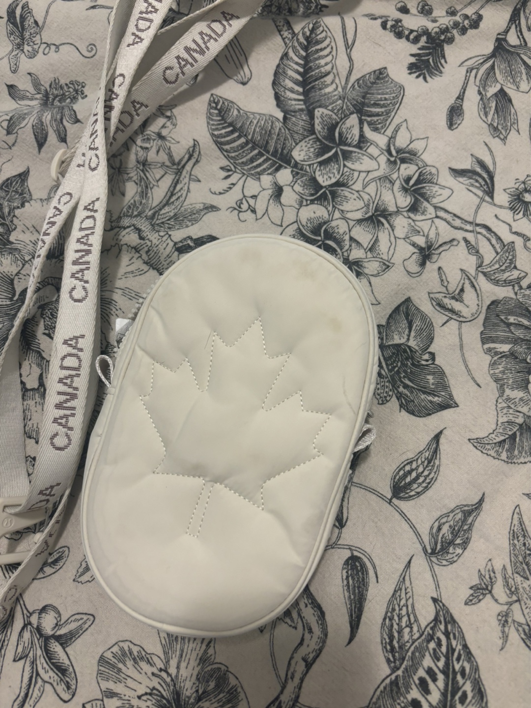 Lululemon White Canada-Themed Crossbody Bag - photo 2