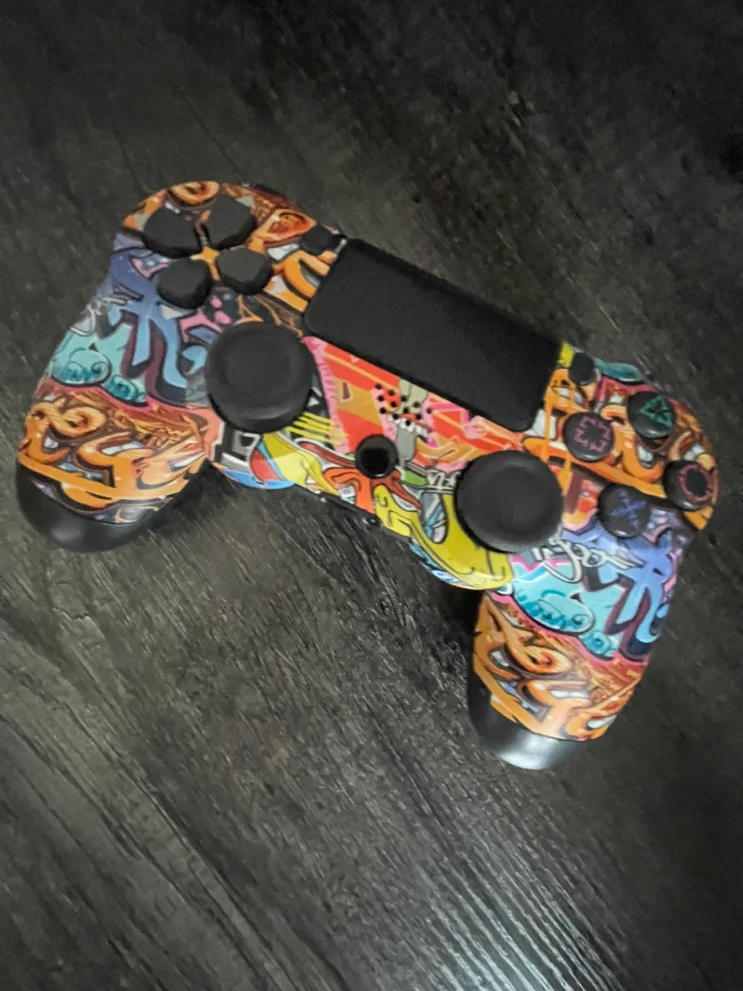 Custom Graffiti PS4 Controller image indicator(2)