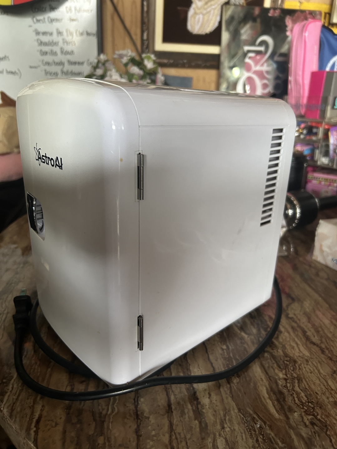 AstroAI Mini Fridge - photo 2