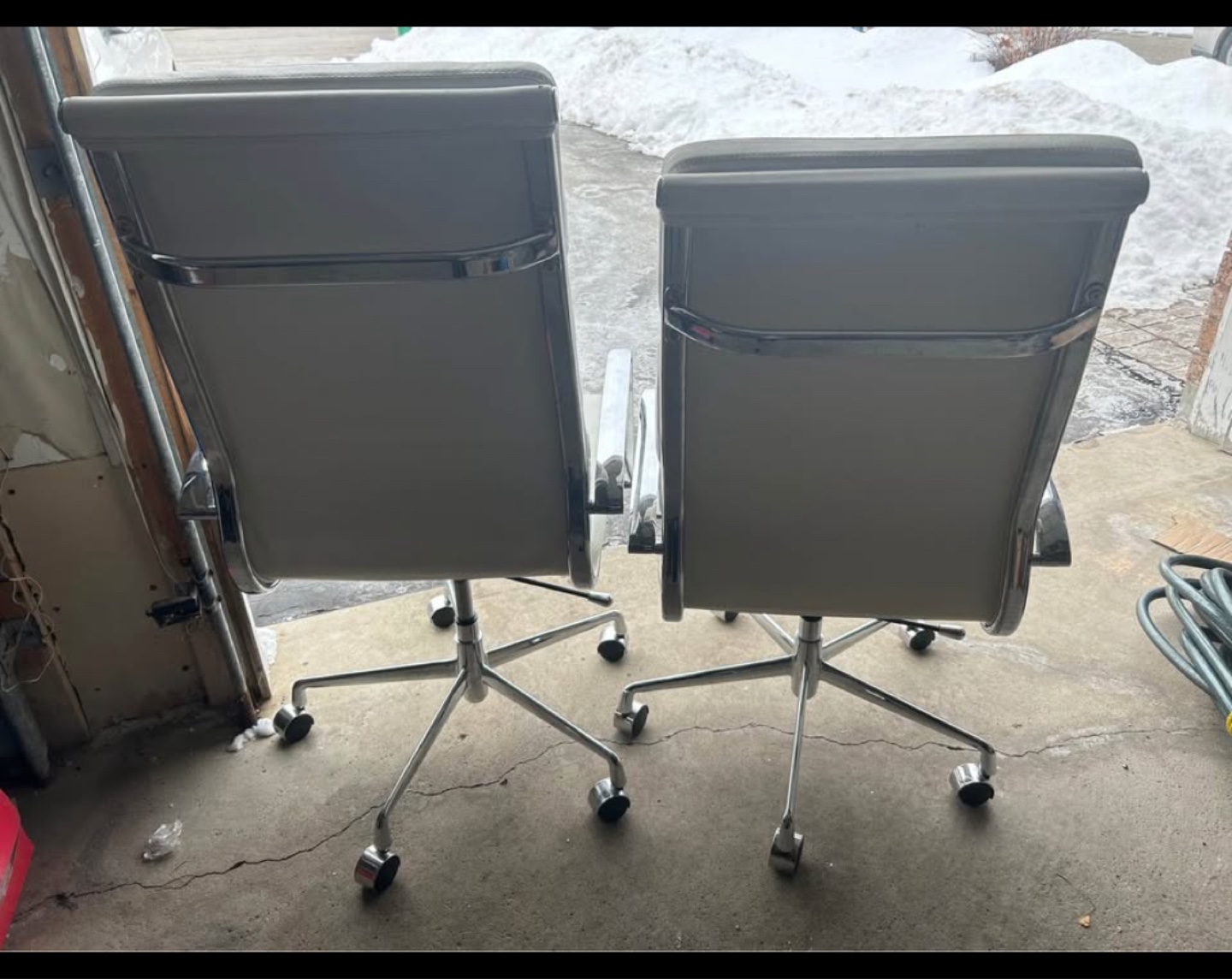 Pair of Modern White Leather Executive Office Chairs - photo 4