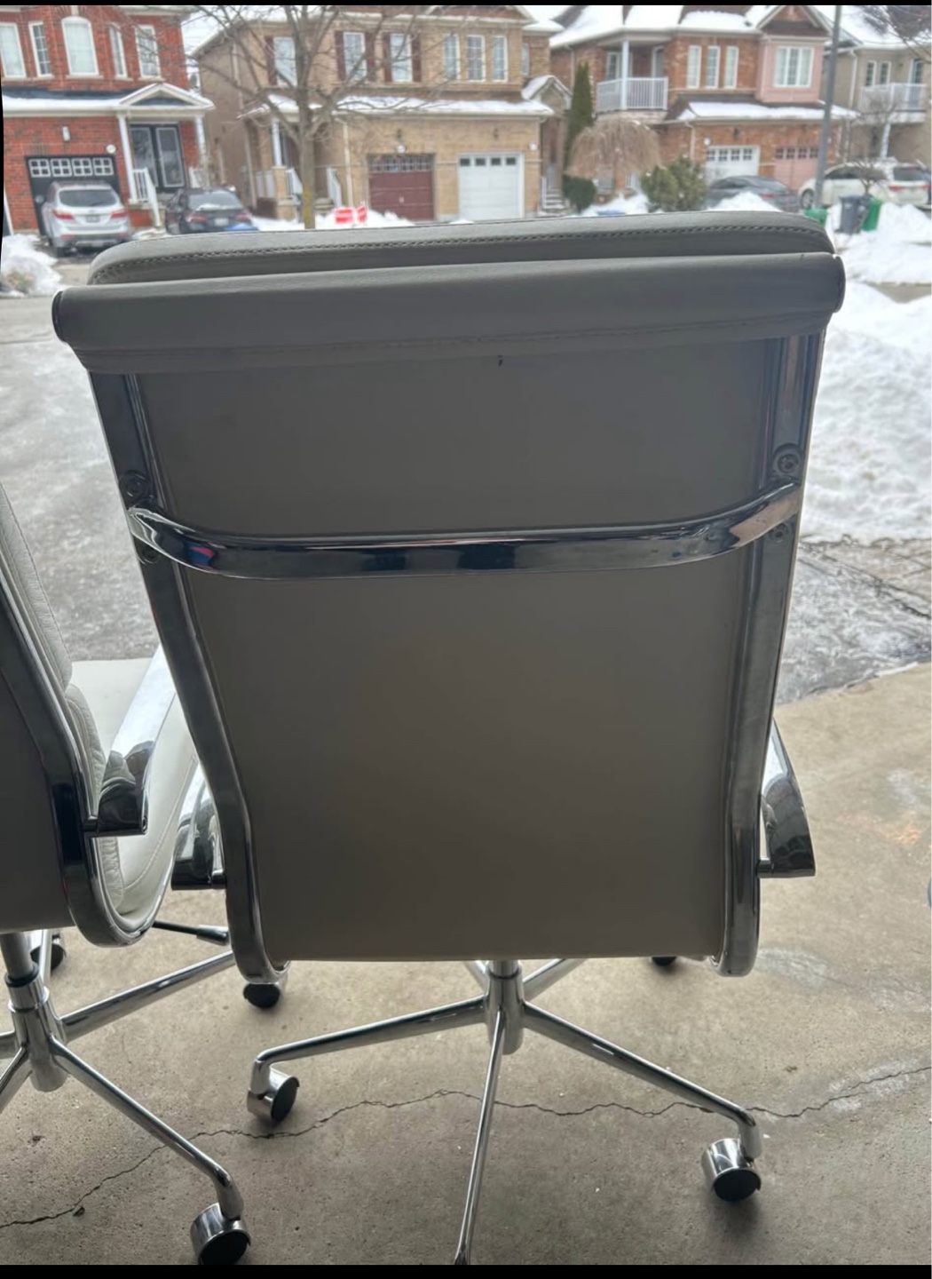Pair of Modern White Leather Executive Office Chairs - photo 5