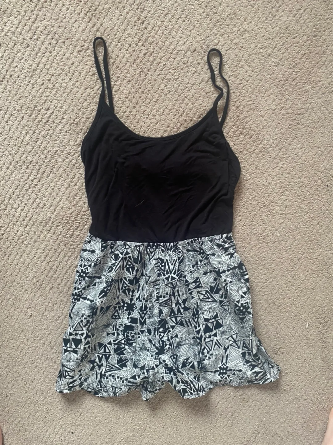 Dresses and rompers image indicator(9)