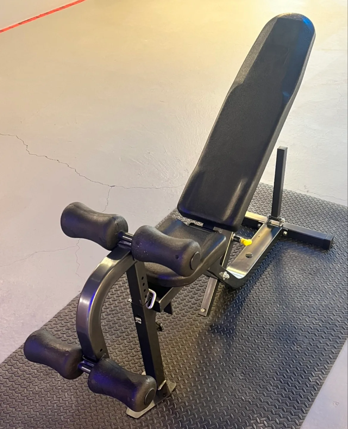 Adjustable Weight Bench thumbnail