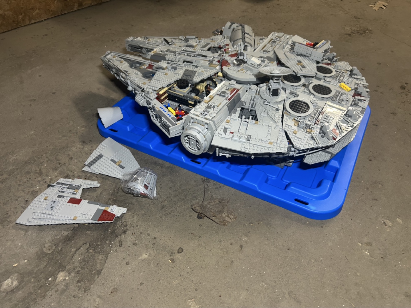 LEGO Millennium Falcon 75192 - Partially Disassembled - photo 2