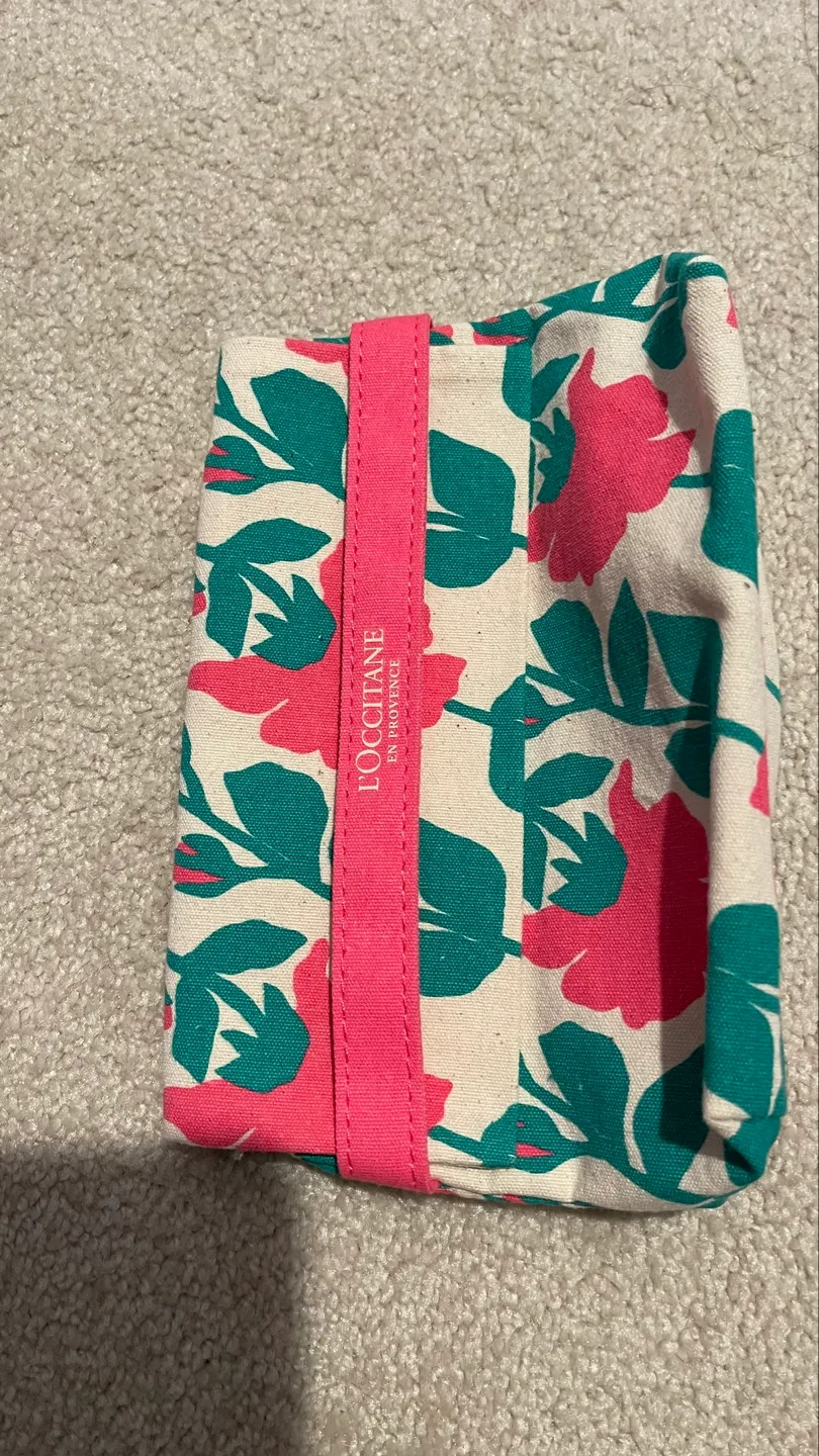 Four Assorted Cosmetic Bags image indicator(5)